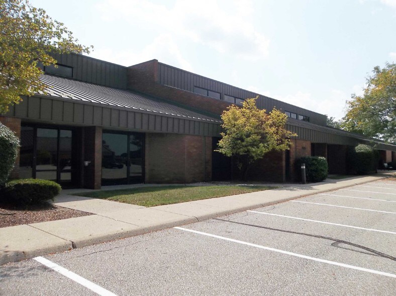 More Photos Of 2485 Directors Row, Indianapolis Office For Lease
