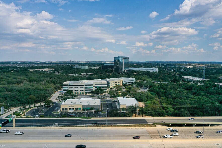 More Photos Of 19106 N Highway 281, San Antonio Medical For Lease