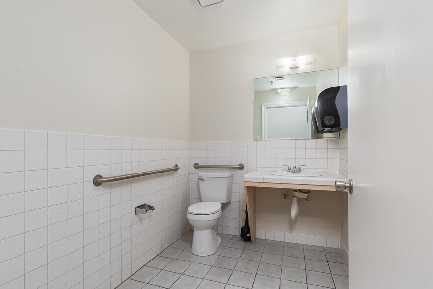 More Photos Of 2881 S Valley View Blvd, Las Vegas Office Residential For Lease
