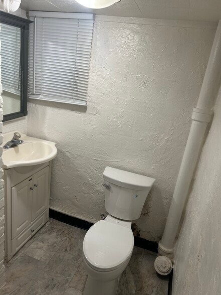 More Photos Of 1906 SE Monroe St, Portland Freestanding For Lease