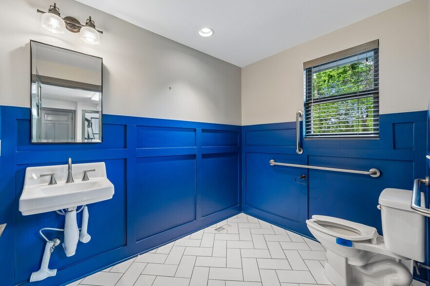 More Photos Of 2831 Azalea Pl, Nashville Office Residential For Lease
