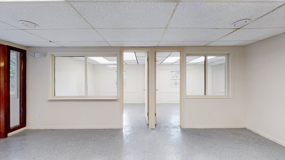 More Photos Of 220 Silver Lake Rd, Dingmans Ferry Office For Sale