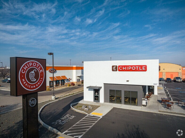 More Photos Of 1657 E Idaho Ave, Ontario General Retail For Sale