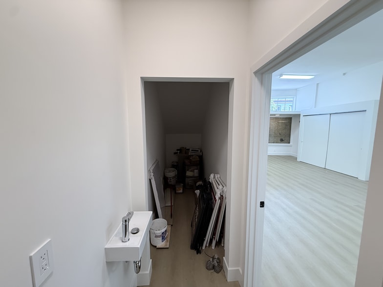 More Photos Of 3774 Mission St, San Francisco Storefront Retail Residential For Lease