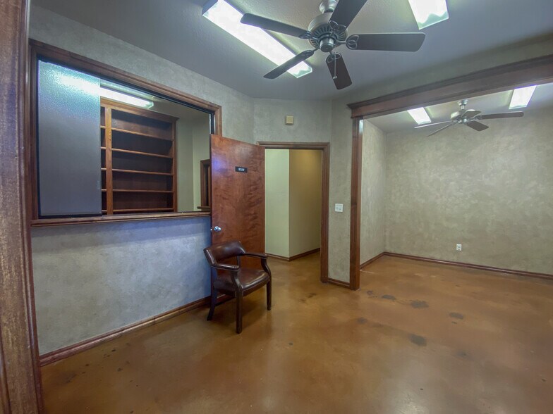 More Photos Of 2400 Palmer Cir, Norman Medical For Lease