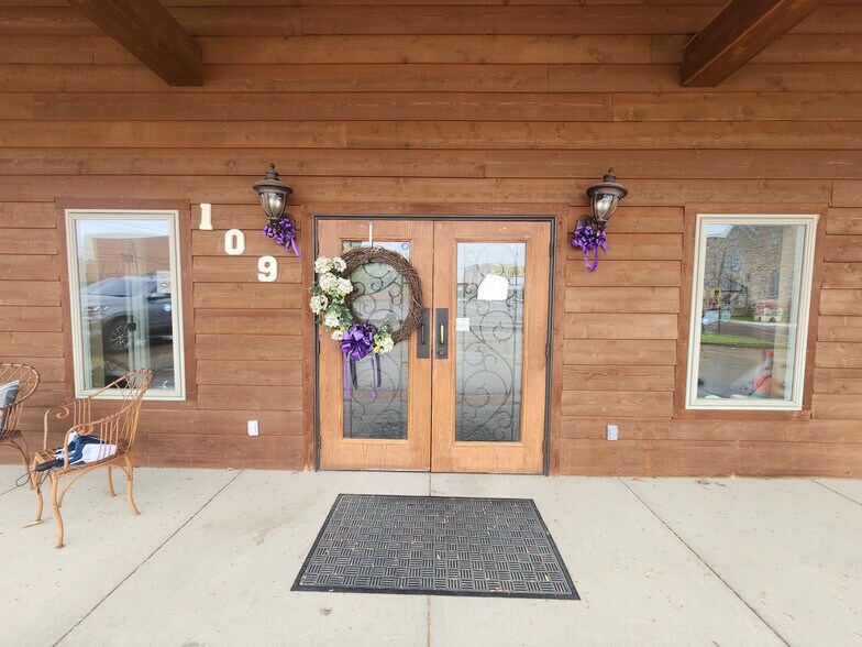 More Photos Of 109 W Poplar St, Harrisburg Specialty For Sale