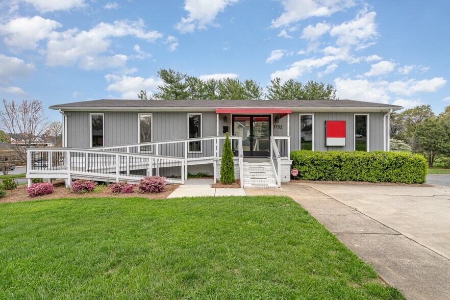 More Photos Of 1752 Country Club Rd, Gastonia Office Residential For Sale