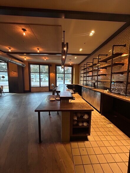 More Photos Of 835 Coleman Blvd, Mount Pleasant General Retail For Lease
