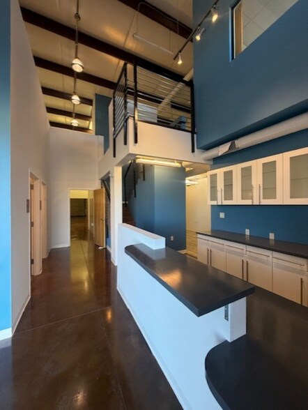 More Photos Of 2420 Midtown Plz NE, Albuquerque Warehouse For Lease