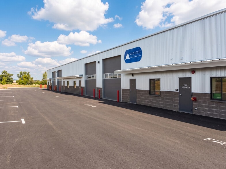 Primary Photo Of 688 SW Veterans Way, Redmond Warehouse For Lease