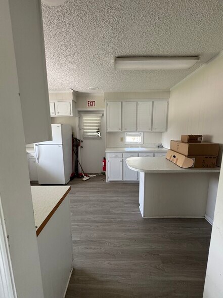 More Photos Of 939 Broad River Rd, Columbia Office For Sale