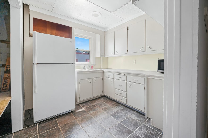 More Photos Of 238 New Britain Rd, Berlin Freestanding For Lease