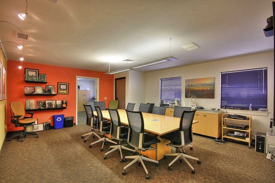 More Photos Of 911-915 Blanco Cir, Salinas Office For Lease