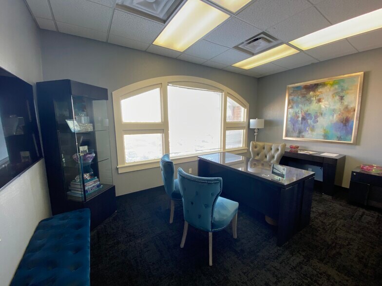 More Photos Of 3700 W Robinson St, Norman Coworking Space