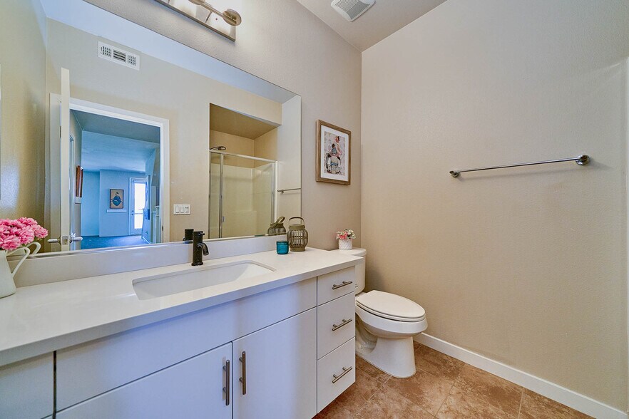 More Photos Of 801 S Anaheim Blvd, Anaheim General Retail For Sale
