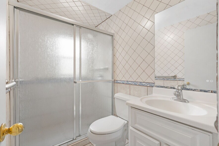 More Photos Of 1776 Jay St, Lakewood Apartments For Sale