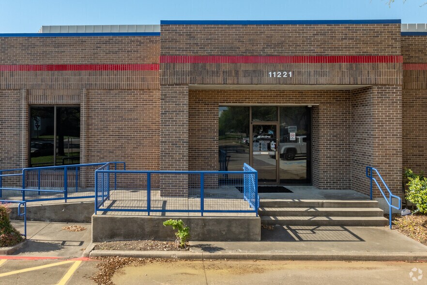 More Photos Of 11221 Pagemill Rd, Dallas Warehouse For Sale