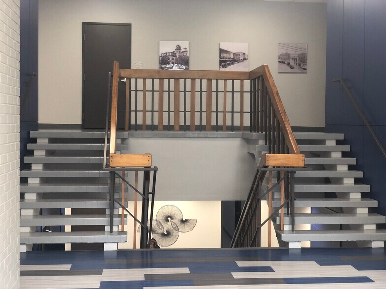 More Photos Of 215 W Hickory St, Denton Office For Sale