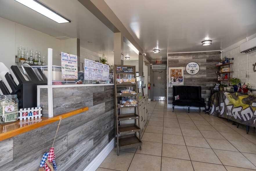 More Photos Of 950 Calimesa Blvd, Calimesa Freestanding For Sale