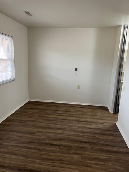 More Photos Of 1450 Luther Sq, Evansville Apartments For Sale