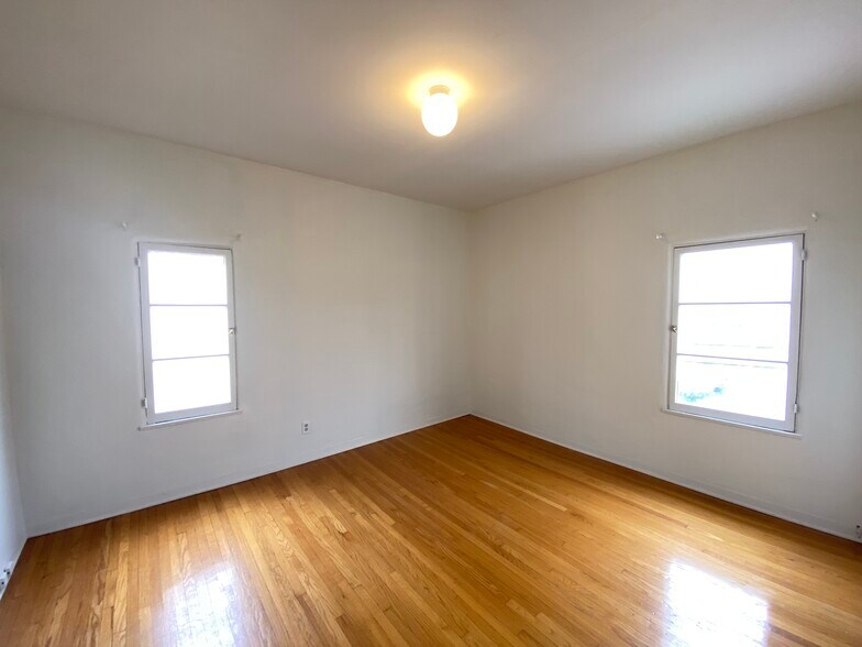 More Photos Of 455 N Sycamore Ave, Los Angeles Apartments For Sale