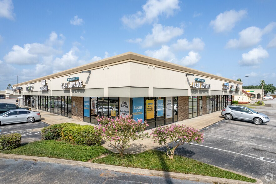 More Photos Of 985 E NASA Pky, Webster Unknown For Lease