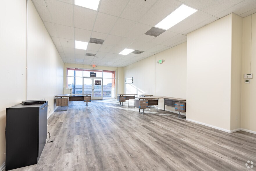 More Photos Of 7600-7614 Balboa Blvd, Van Nuys Storefront Retail Office For Sale