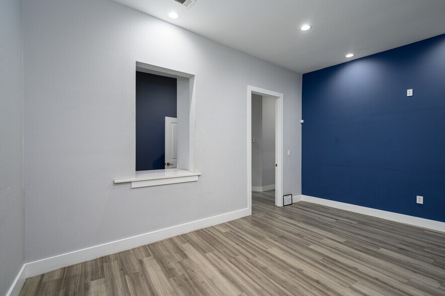 More Photos Of 1701 N US Highway 75, Sherman Medical For Lease