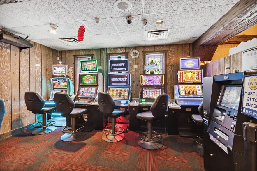 More Photos Of 8150 S Cicero Ave, Burbank Restaurant For Sale