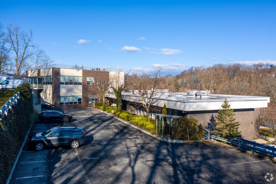 More Photos Of 77 Tarrytown Rd, White Plains Medical For Lease