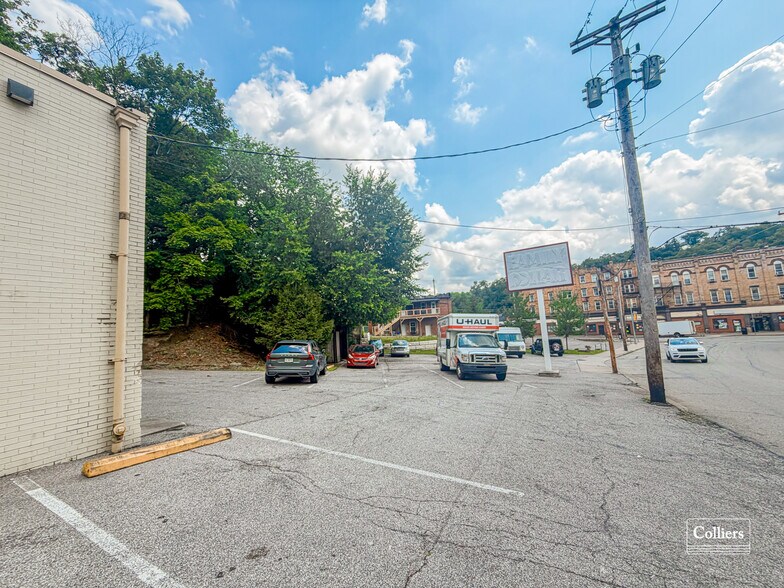 More Photos Of 2928 Sheraden Blvd, Pittsburgh Freestanding For Lease
