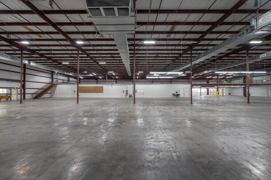 More Photos Of 8801 Corporate Square Ct, Jacksonville Warehouse For Lease