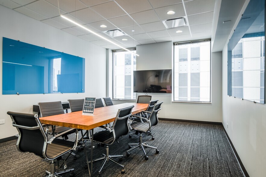 More Photos Of 211 W Wacker Dr, Chicago Office For Lease