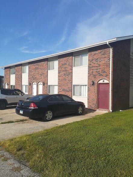 Primary Photo Of 2520 Eastview Dr, Belleville Multifamily For Sale