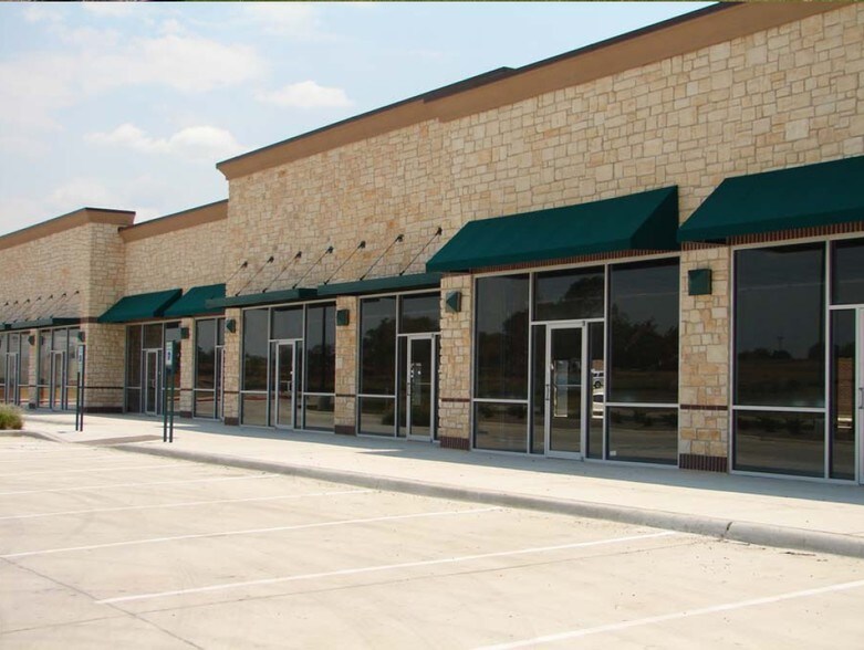 More Photos Of 1724 E Broad St, Mansfield Freestanding For Lease