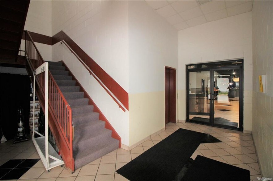 More Photos Of 107 S Main St, Almont Restaurant For Lease