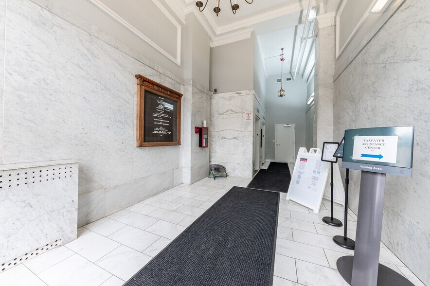 More Photos Of 700 Market St, Parkersburg Office For Lease