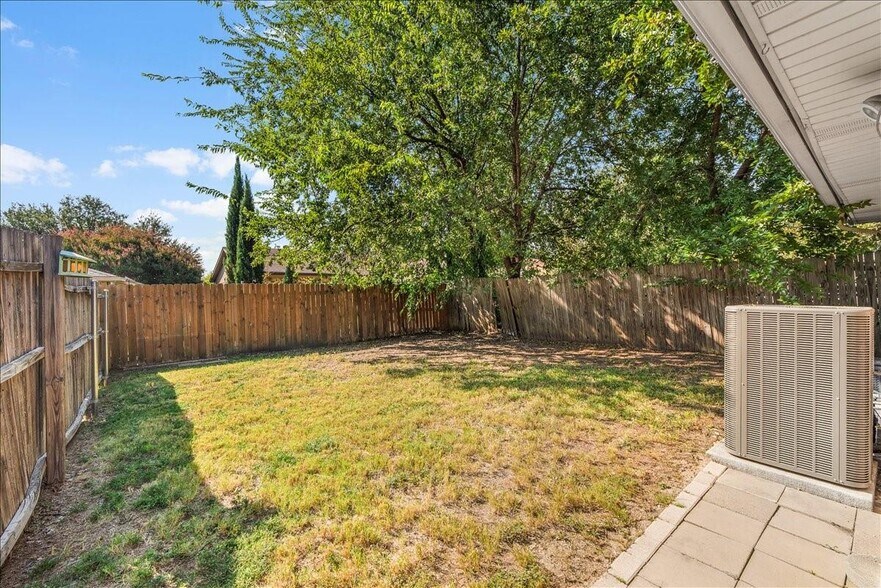 More Photos Of 6817-6819 W Cleburne Rd, Fort Worth Specialty For Sale