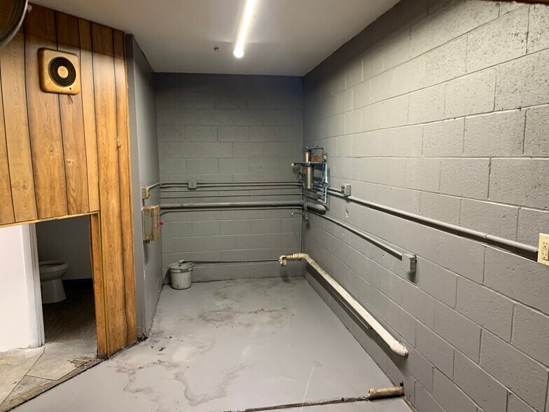 More Photos Of 3415-3501 Windom Rd, Brentwood Warehouse For Lease