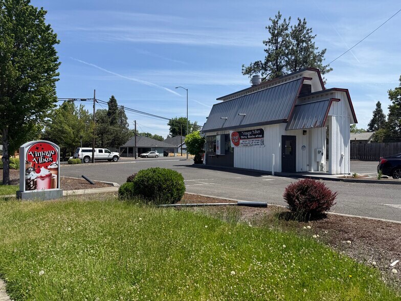 More Photos Of 1605 W Main St, Medford Fast Food For Sale