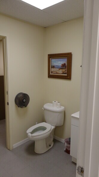 More Photos Of 8935 Baker St, Santa Fe Self Storage For Sale