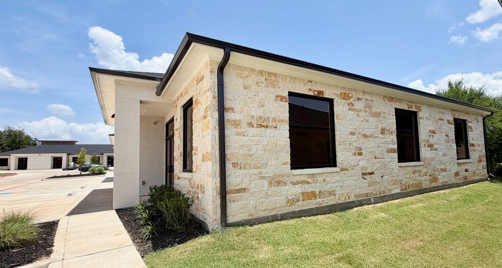 More Photos Of 350 Grand Link Dr, Conroe Medical For Lease