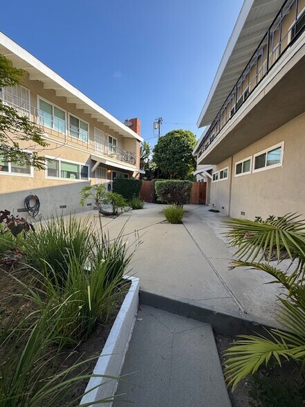 More Photos Of 8420 Gulana Ave, Playa Del Rey Apartments For Sale
