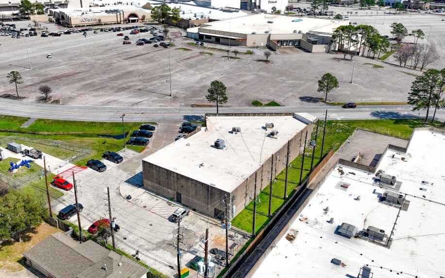 More Photos Of 20121 Highway 59 N, Humble Freestanding For Sale