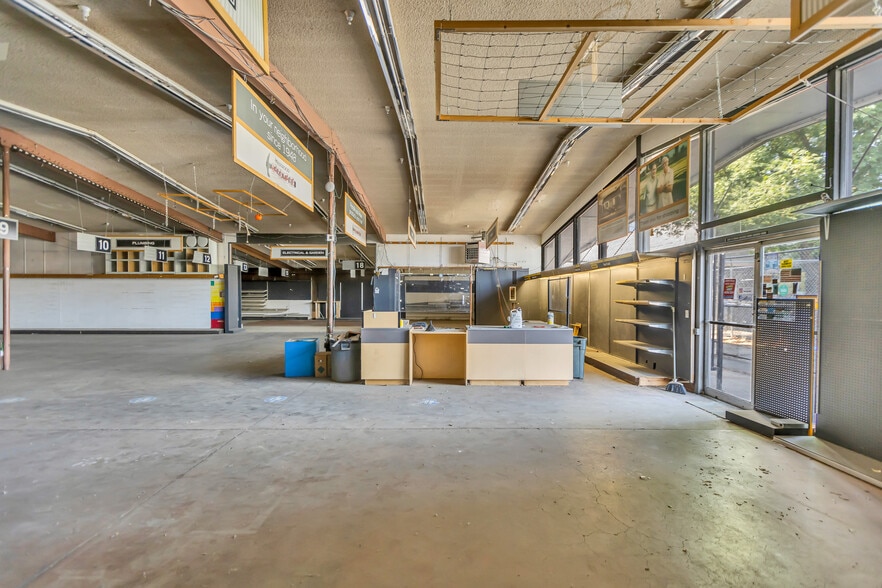 More Photos Of 5303 Freeport Blvd, Sacramento Storefront For Lease