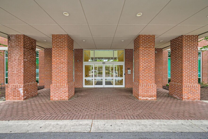 More Photos Of 10700 Charter Dr, Columbia Medical For Lease