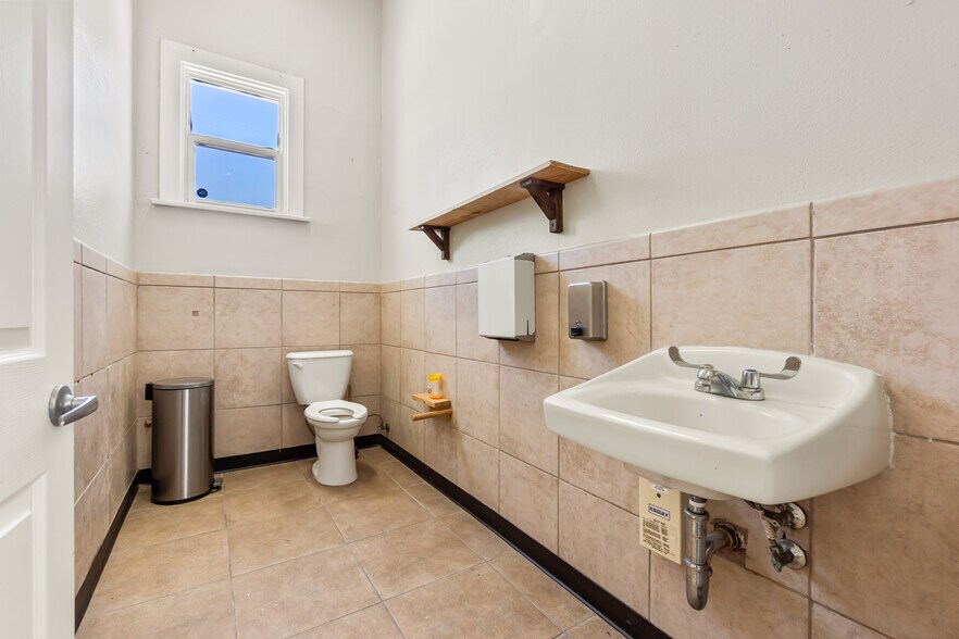 More Photos Of 1101-1125 S La Brea Ave, Inglewood Storefront Retail Office For Lease