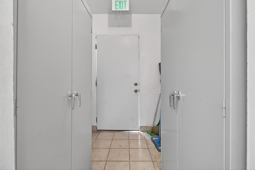 More Photos Of 4160 Verdugo Rd, Los Angeles Office For Lease