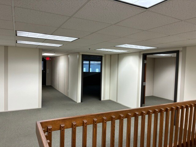 More Photos Of 2455 Wisconsin Ave, Downers Grove Manufacturing For Lease