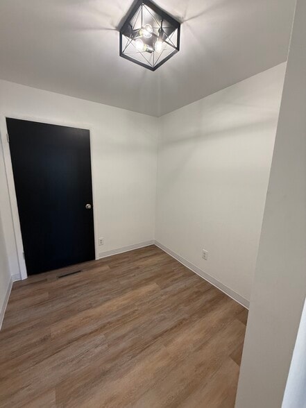 More Photos Of 522 W 8th St, Anderson Office For Lease